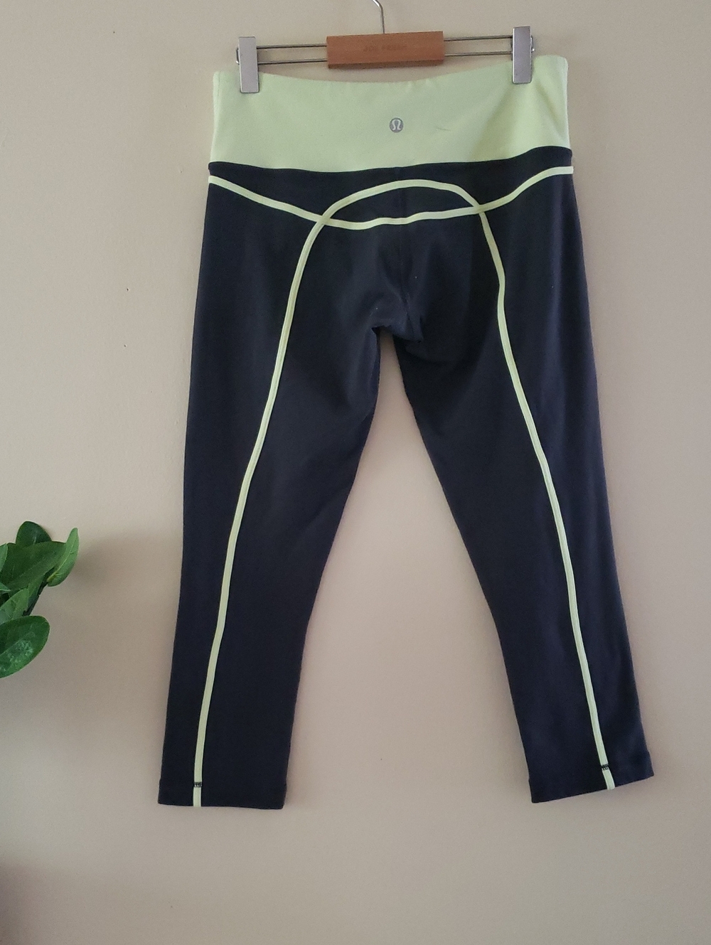 Lululemon Mid Rise Crop - 21" Inseam - Sz 6